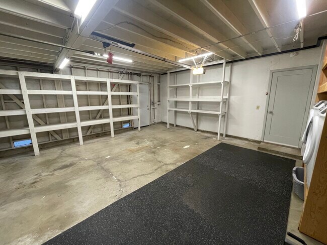 Building Photo - 1558 Wakefield Ave