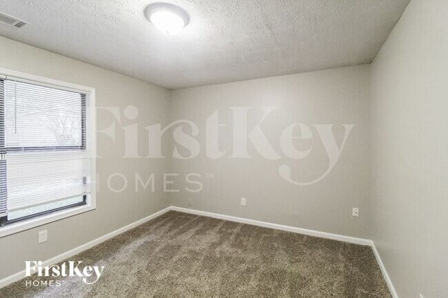 Building Photo - 634 Woodsong Ln