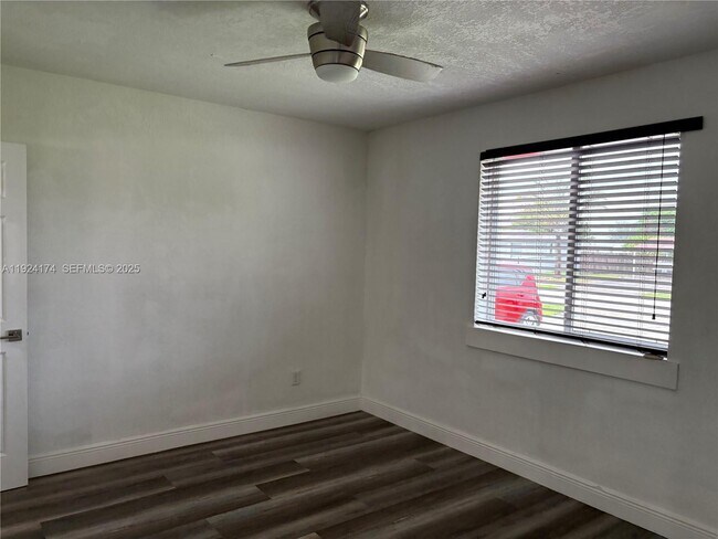 Building Photo - 3500 SW 36th St