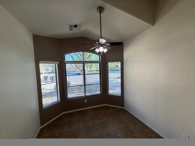 Building Photo - 5233 E Carmel Ave