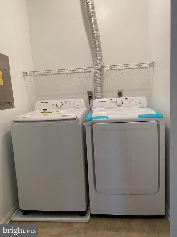 Building Photo - 23 Laurel Path Ct