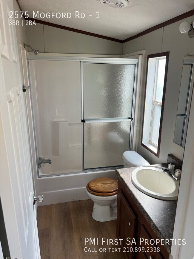 Building Photo - 2575 Mogford Rd