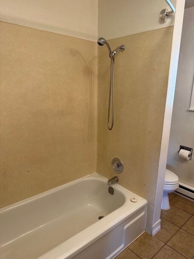 Building Photo - 4 bedroom, 1 bath Country Home for rent!  MOVE IN SPECIAL!