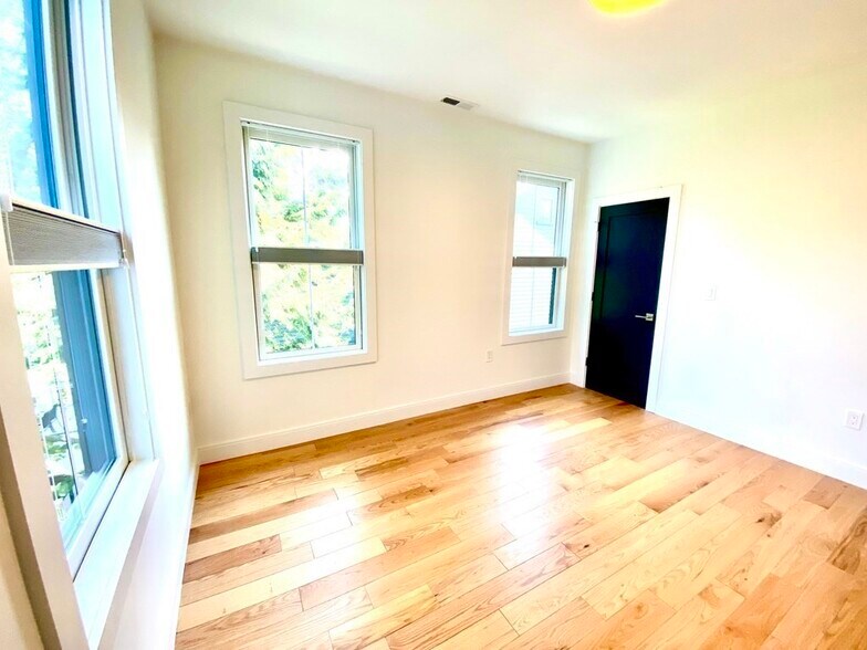 Building Photo - 87 Jaques St
