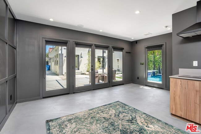 Building Photo - 321 Laurel Ave