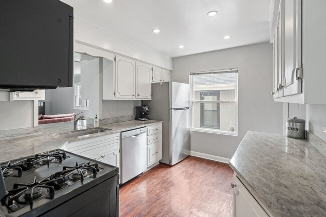 Building Photo - 4914 Lunt Ave