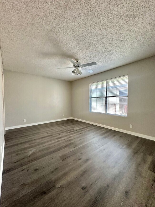 Building Photo - NOW AVAILABLE - 2-Bedroom 2-Bathroom Condo + Clubhouse/Pool/River Access