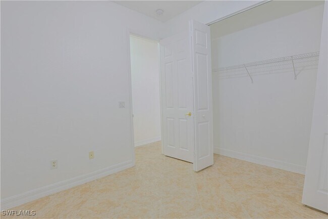 Building Photo - 10391 Carolina Willow Dr