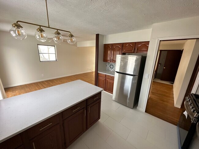 Building Photo - Brinwood Property APT A