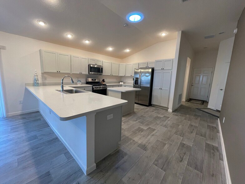 Building Photo - 3315 Shari St