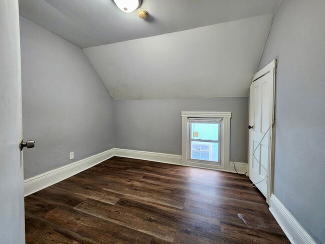 Building Photo - 670 Garson Ave
