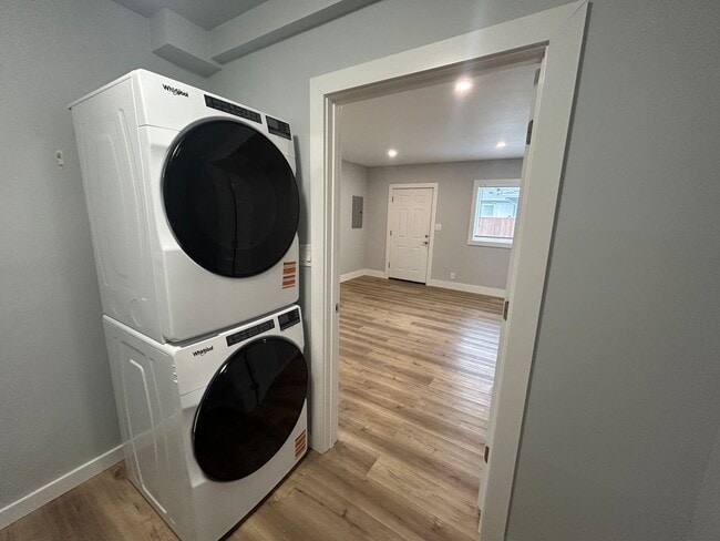 Building Photo - Private, Quiet HOME 1 bd 1 bath w/ garage ...