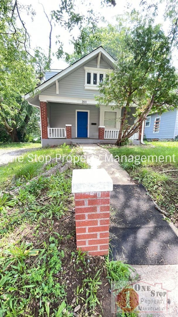 Building Photo - 4 Bedroom 2 bathroom in Kansas City!