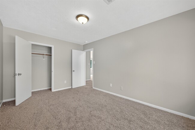 Building Photo - 1826 Oak Valley Dr