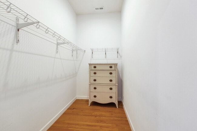 Building Photo - 4038 W Addison St