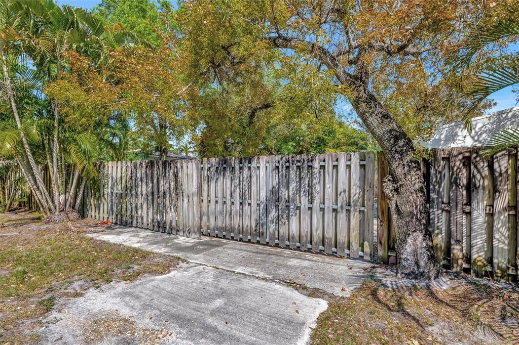 Building Photo - 843 SW 20th St