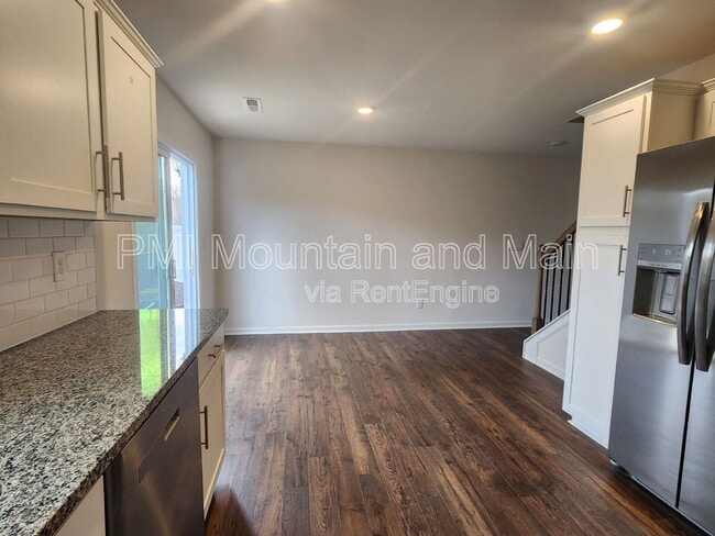 Building Photo - 16 Virginia Cmns Dr