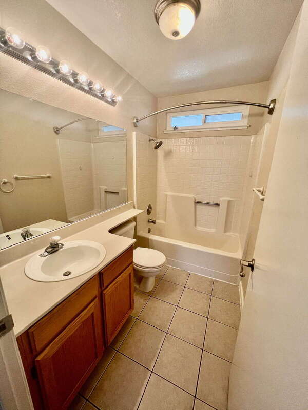 Building Photo - 1180 Camellia Ln