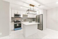 Building Photo - 5763 Easthampton Dr