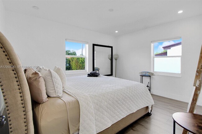 Building Photo - 18361 NE 20th Pl