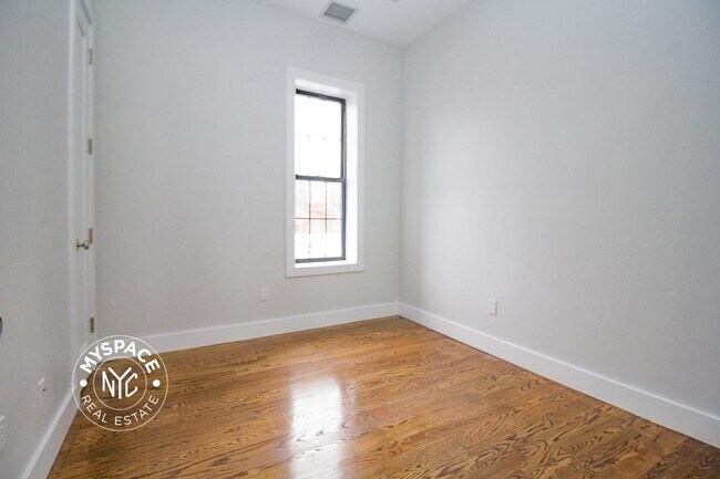 Building Photo - 852 Rogers Ave