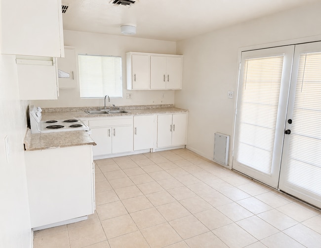 Building Photo - Updated 3 Bedroom Home with Large Yard!