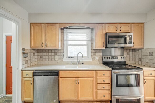 Building Photo - Charming 2-Bedroom Home with Bonus Space & Fenced Yard – Just Off Prospect Ave!