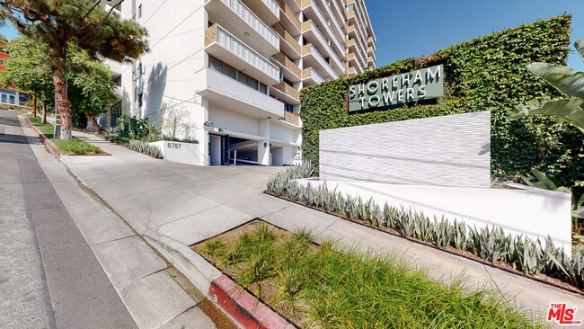 Building Photo - 8787 Shoreham Dr