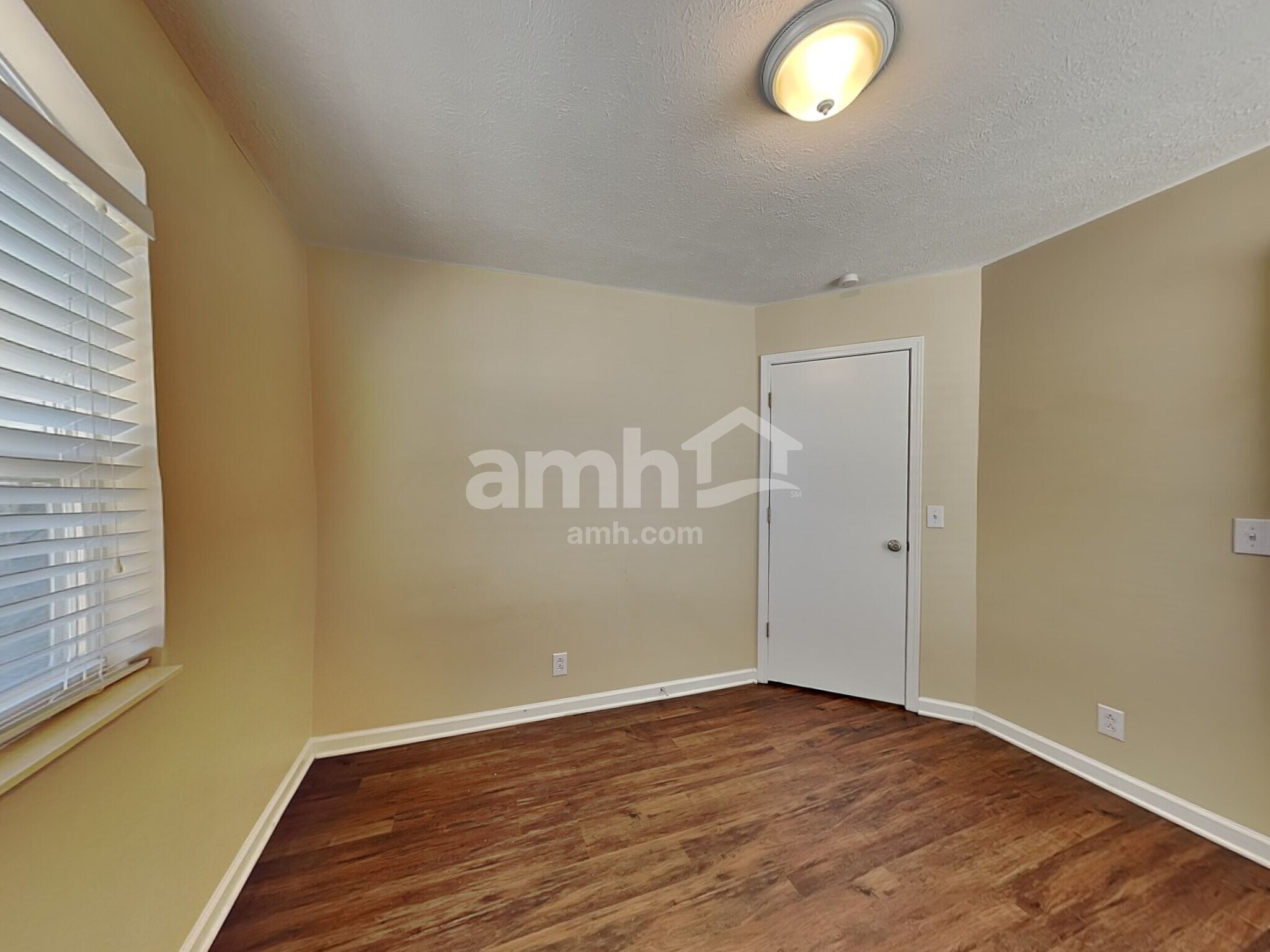 Building Photo - 1212 Wembley Dr