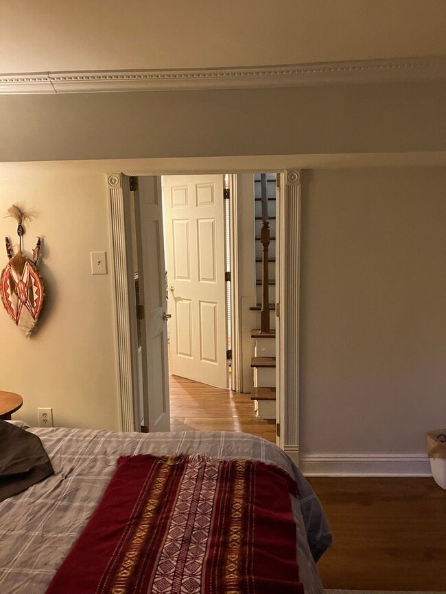 Building Photo - Furnished 6 month rental
