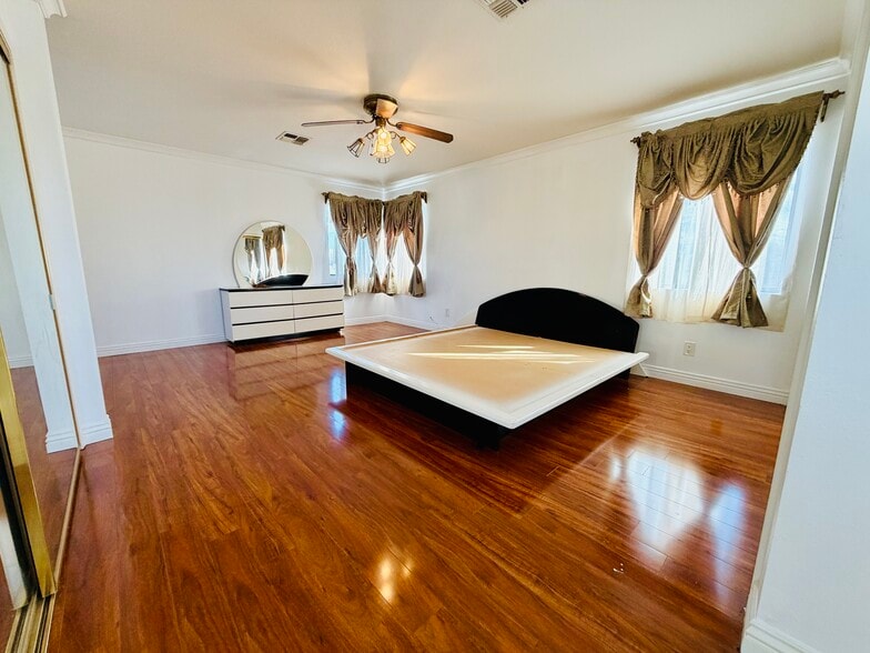 Building Photo - 6815 Sowell Ave