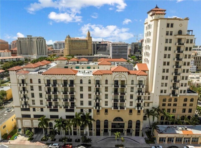 Building Photo - 1805 Ponce de Leon