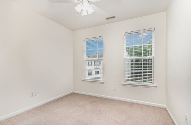 Building Photo - Spacious Townhome in Vibrant Breckenridge ...