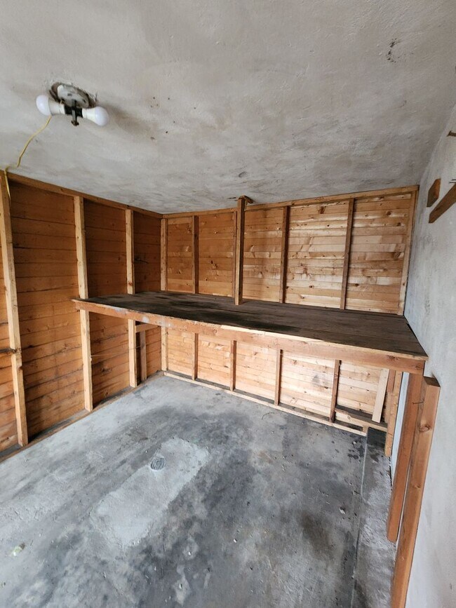 Building Photo - 3Spro2300 (Duplex)