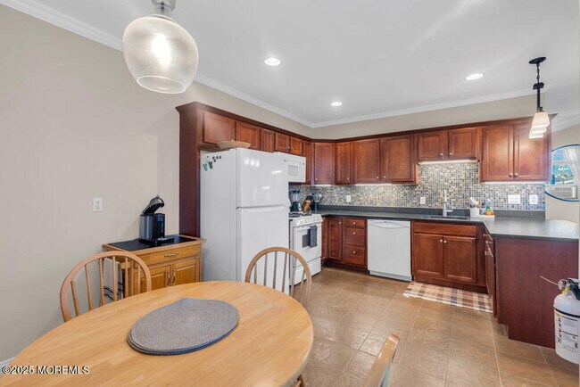 Building Photo - 500 Deal Lake Dr