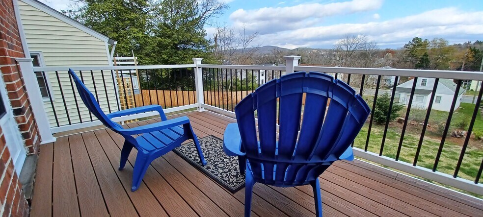 Building Photo - 402 13th ST NE