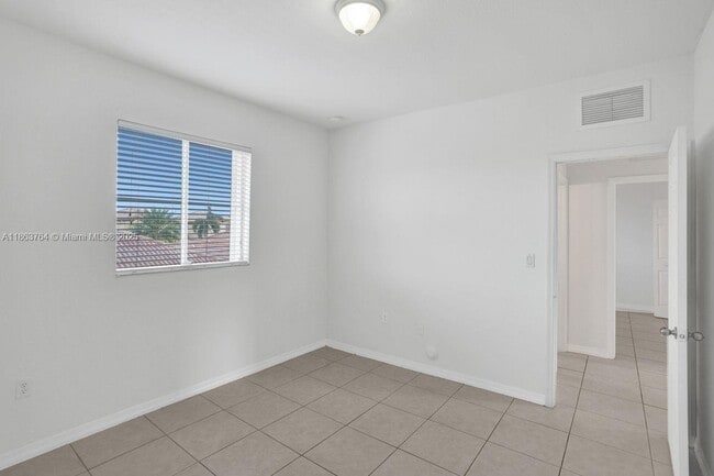 Building Photo - 4417 NW 113th Pl