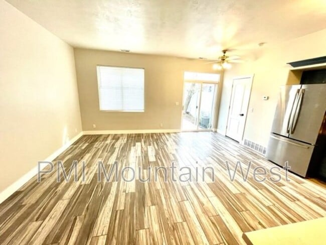 Building Photo - 55 Peregrine Ln