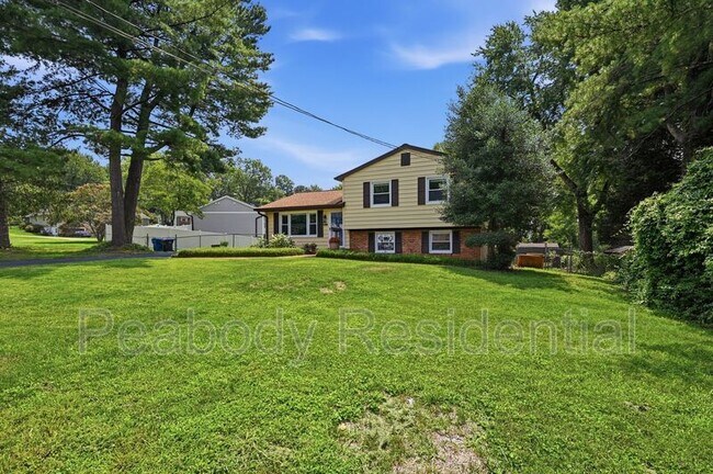 Building Photo - 6426 Carriage Dr