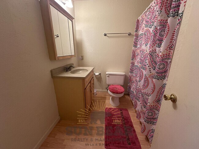 Building Photo - 1 Bedroom in the Pinebrok Complex - Centra...