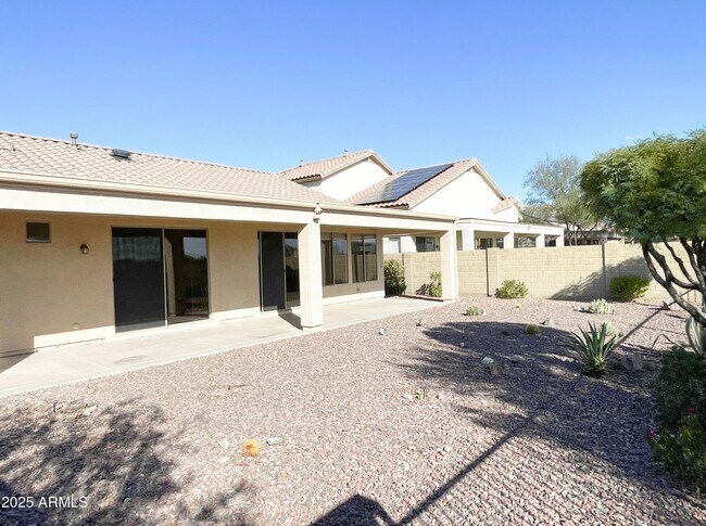 Building Photo - 2737 W Wayne Ln