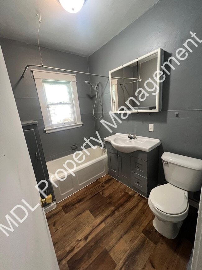 Building Photo - Charming 3 bedroom 2 bath