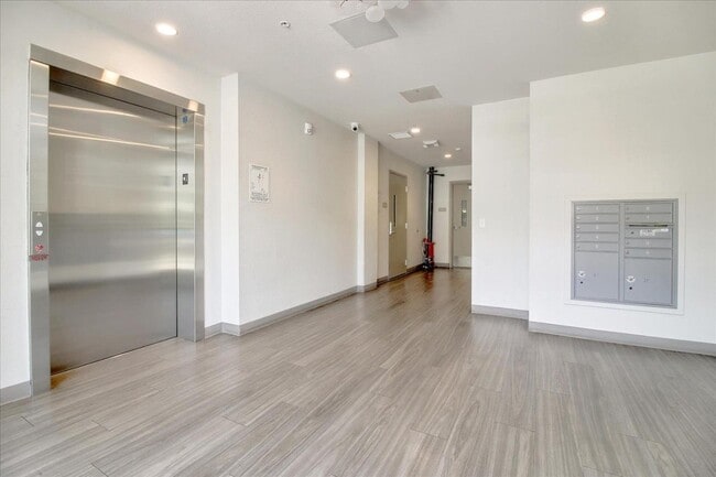 Building Photo - 5933 Sunstone Dr