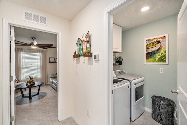 Building Photo - 38271 Sonnet Landing Ave