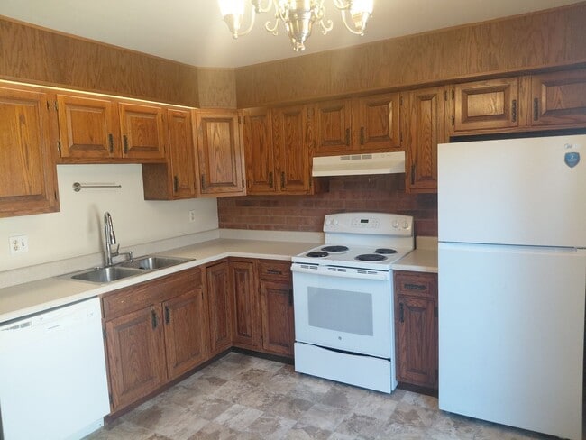Building Photo - 2111 Chatalet Ln