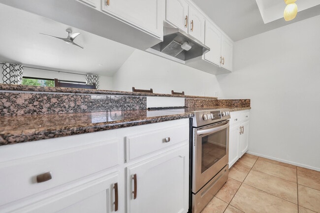Building Photo - 40492 Bay Hill Way