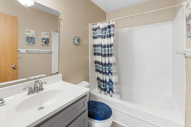 Building Photo - 715 ManApart