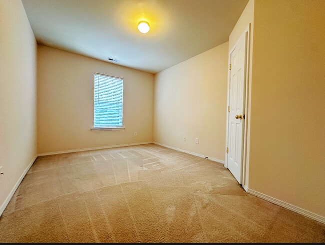 Building Photo - 208 Founders Walk Dr