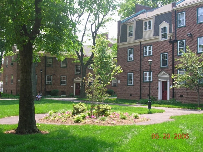 Building Photo - 734 North Terrace