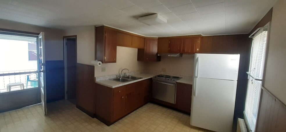 Building Photo - 201 Railroad St